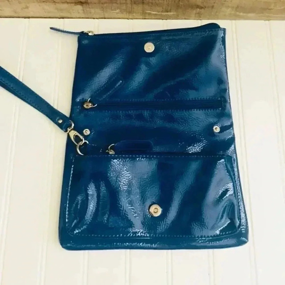 Kenneth Cole Reaction Wristlet/Purse Crossbody - Picture 4 of 6